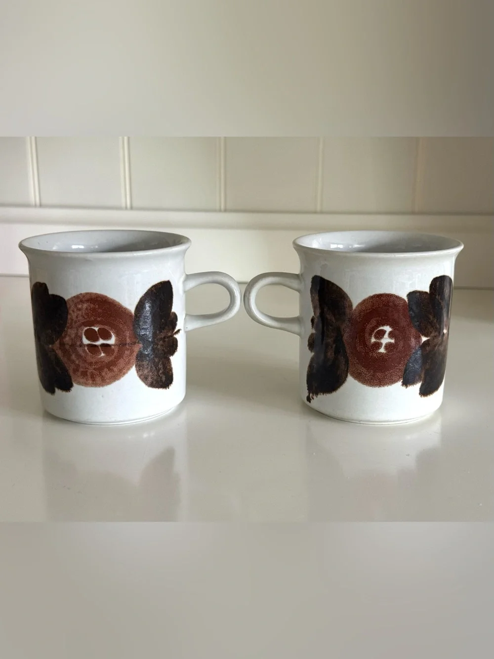 VINTAGE MCM Arabia Finland Rosmarin Hand Painted Floral Mug Set